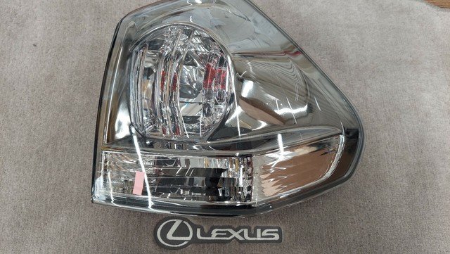 Фонарь REAR правый большого размера внешний LEXUS RX350 06-09