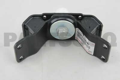 Подушка двигателя задняя TOYOTA LC J90 3RZ